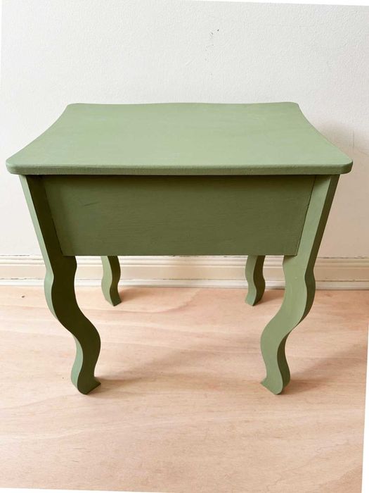 Mesa de cabeceira verde restaurada com envio gratuito ou em mão