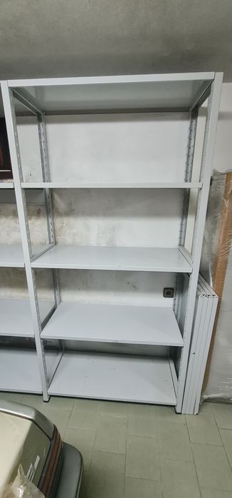 Estantes industriais