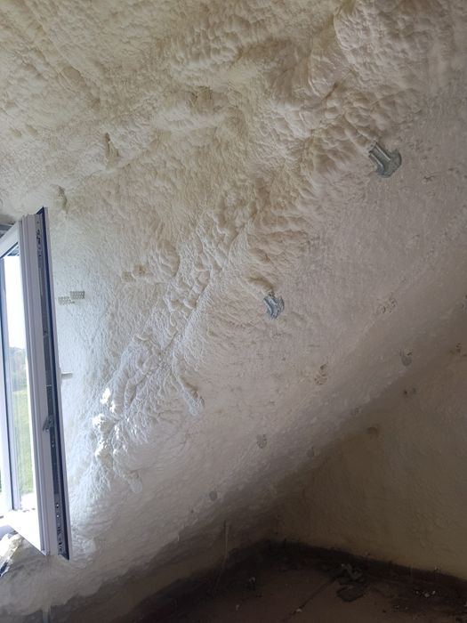 Ocieplanie pianką pur poddaszy , wdmuchiwanie welny,izolacja fundament