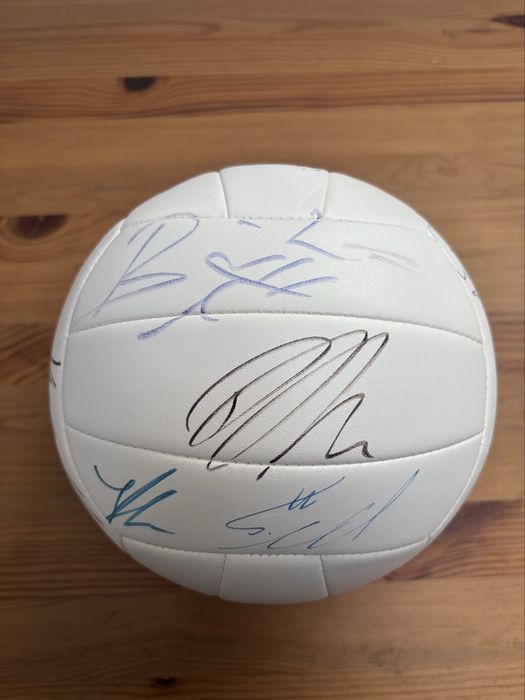 Piłka do siatkówki z autografami reprezentacji Polski 2019 – unikat!