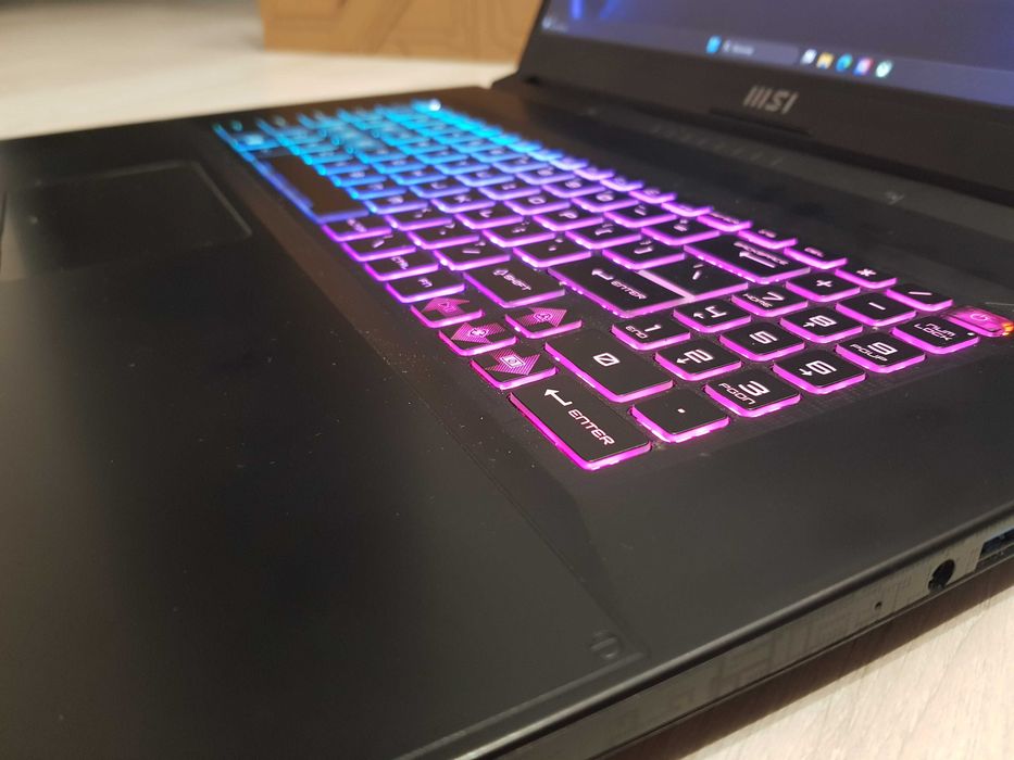 MSI 17 Cali / RTX 4050 / DDR5 / Core i5 12th / 144Hz /Laptop Gamingowy