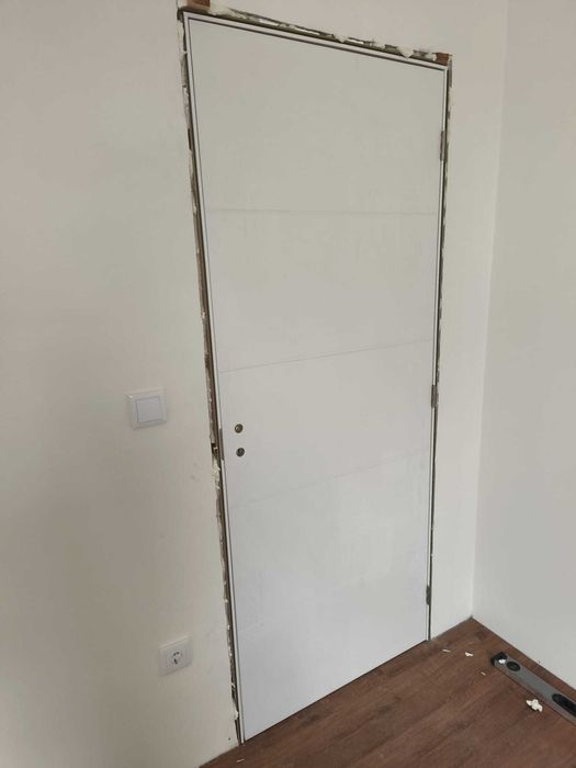 Instalação/Substituição de portas, rodapés e piso flutuante