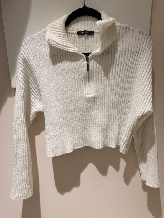 Кофточка з м’якої тканини, приємної до тіла.