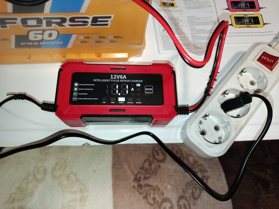 зарядное устройство 12V 6A SWT-3650 для авто зарядка червоний