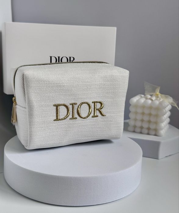 Біла косметичка Dior