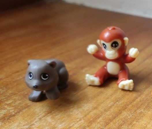 Різні іграшки Кіндер kinder. Дивіться фото.