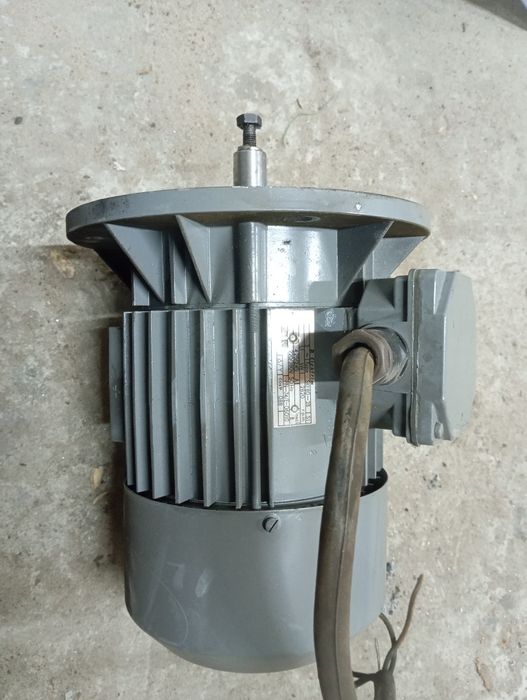 Продаю електро двигун 1,1кв
