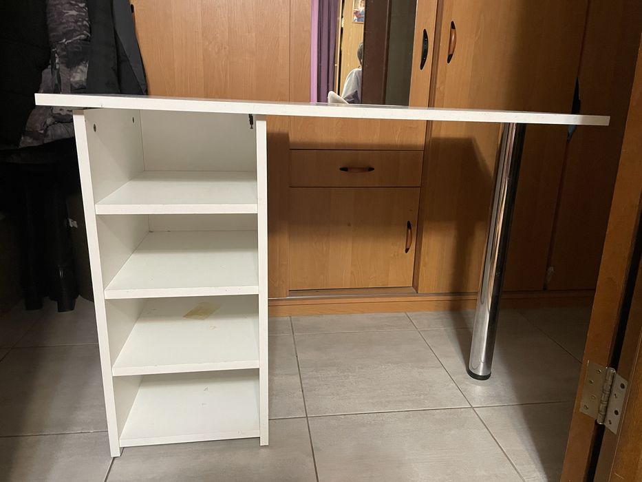 Стол маникюрный