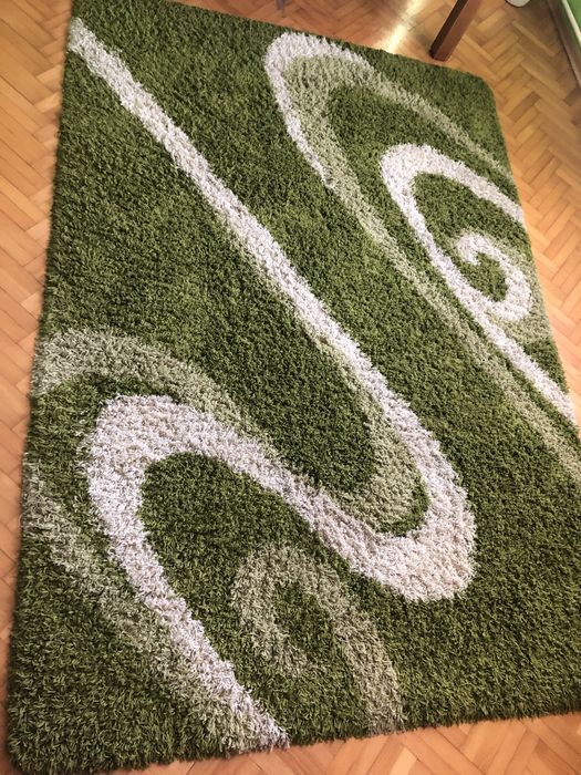 Dywan shaggy 2m x 2.9m w odcieniach zieleni i kremu, duży, miękki i efektowny