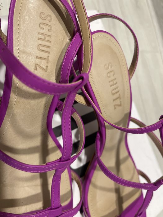 Продам босоножки SCHUTZ