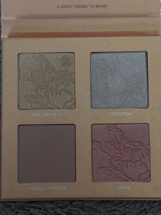 Paleta da cara da kiko (blush/iluminador), e iluminador da deliplus