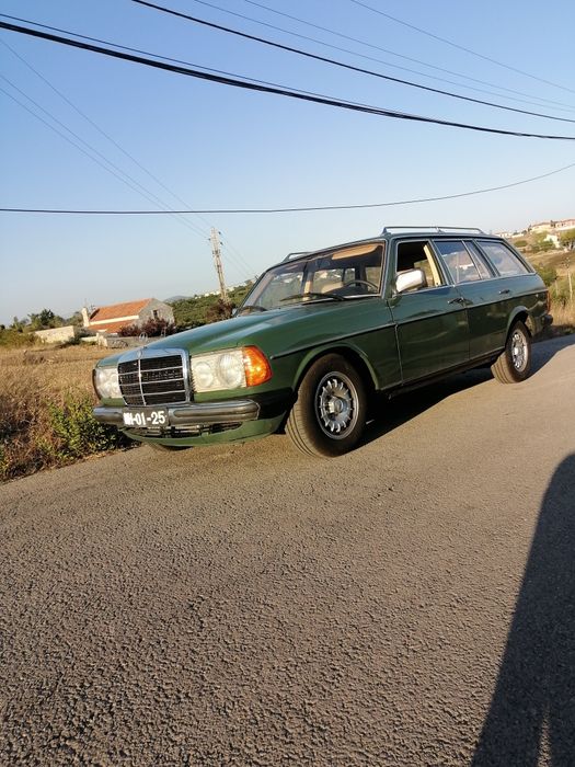 Mercedes S123 240d procura novo dono