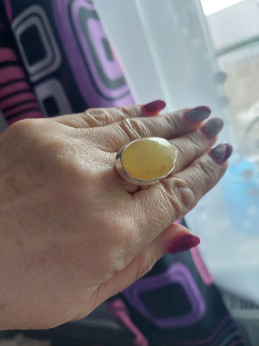 Pierścionek z bursztynem naturalnym