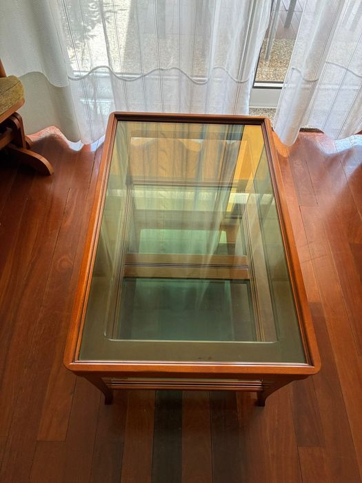 Mesa de centro em cerejeira