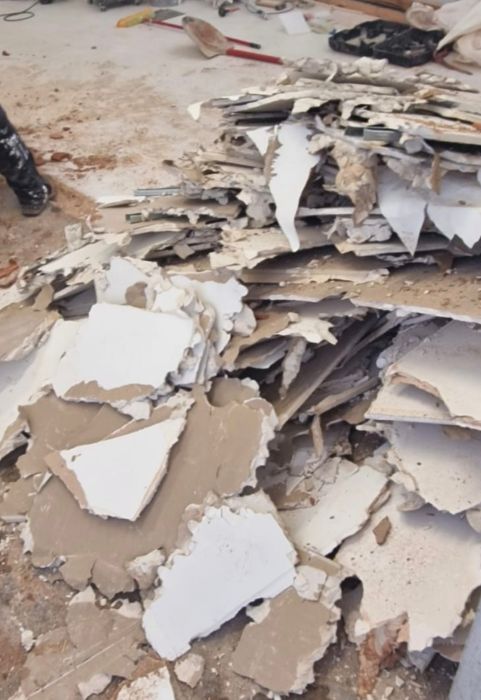 DEMOLIÇÕES e CARRINHAS para recolha de todo o tipo de entulho de obras