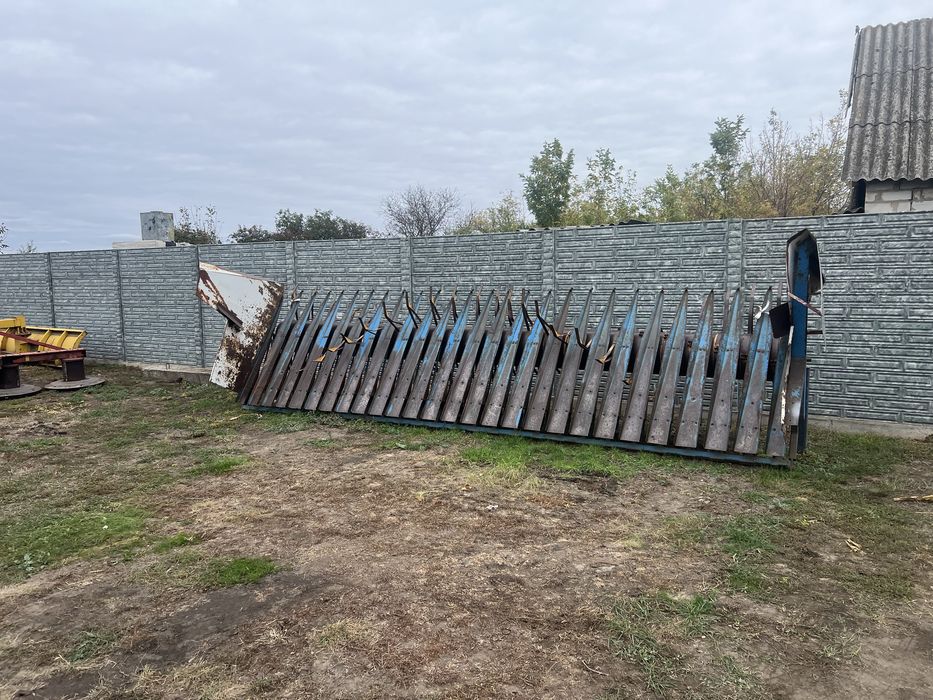 Жатка для збирання соняшнику, ліфтери