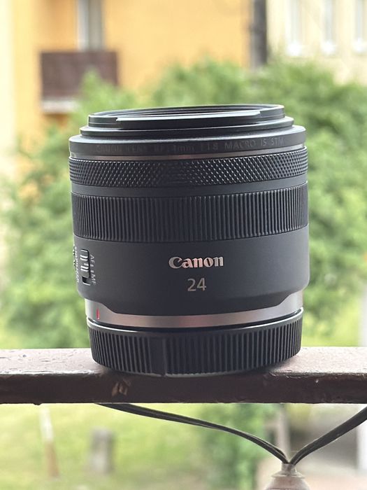 Canon RF 24mm f/1.8 Macro IS STM