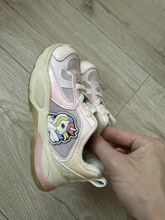 Дитяче взуття для дівчинки