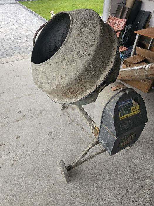 Продам бетонозмішувач  БРС-165 

БЕТОНОЗМІШУВАЧ 

БЕТОНОЗМІШУВАЧ БРС-165