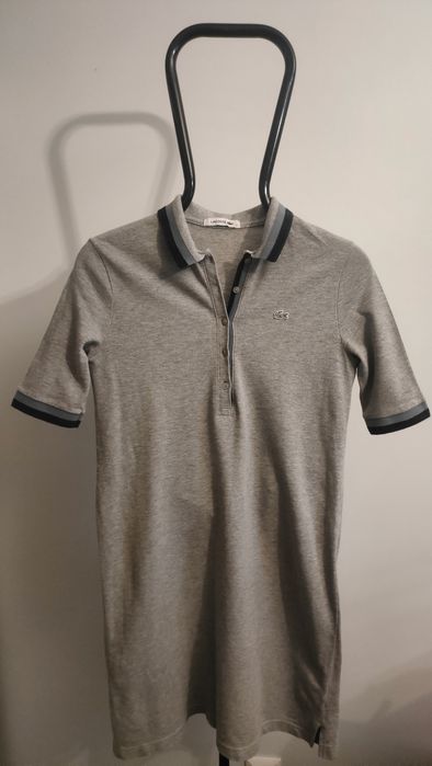 świetna sukienka Lacoste