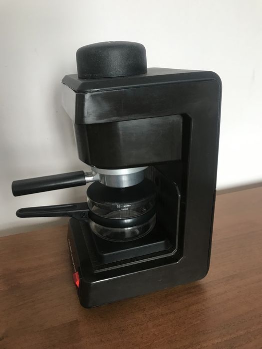 Електрична кавоварка на 6 порцій