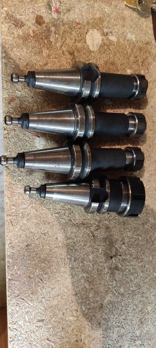 Uchwyty tulei zaciskowej  bez koszyków  SK30