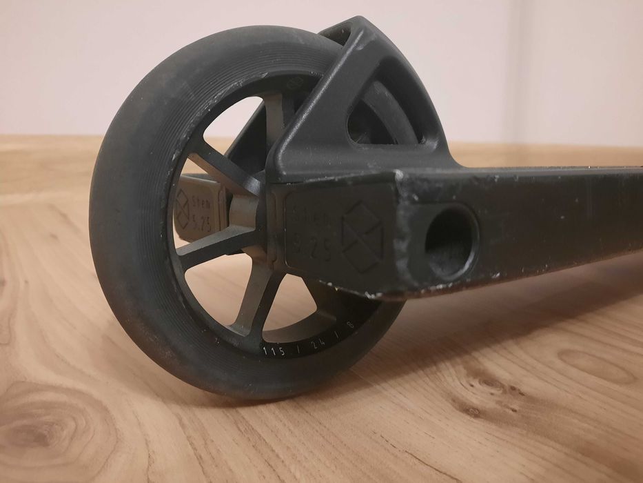 Hulajnoga Native Steam - czarna