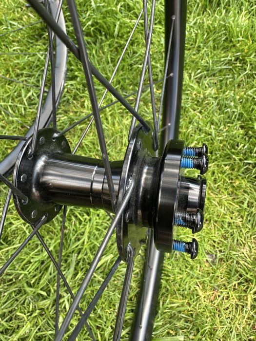 Koła aluminium GIANT PX2 tubeless ready 28 cali szer. 25mm