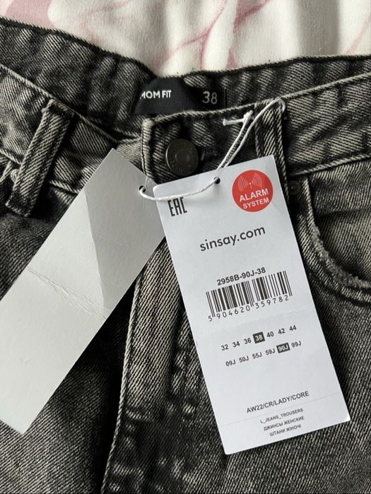 Nowe jeansy Mom Fit Sinsay r. 38