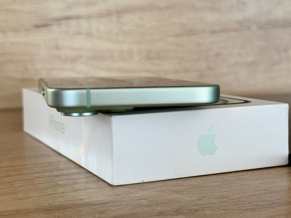 iPhone 15 green 128 GB idealny