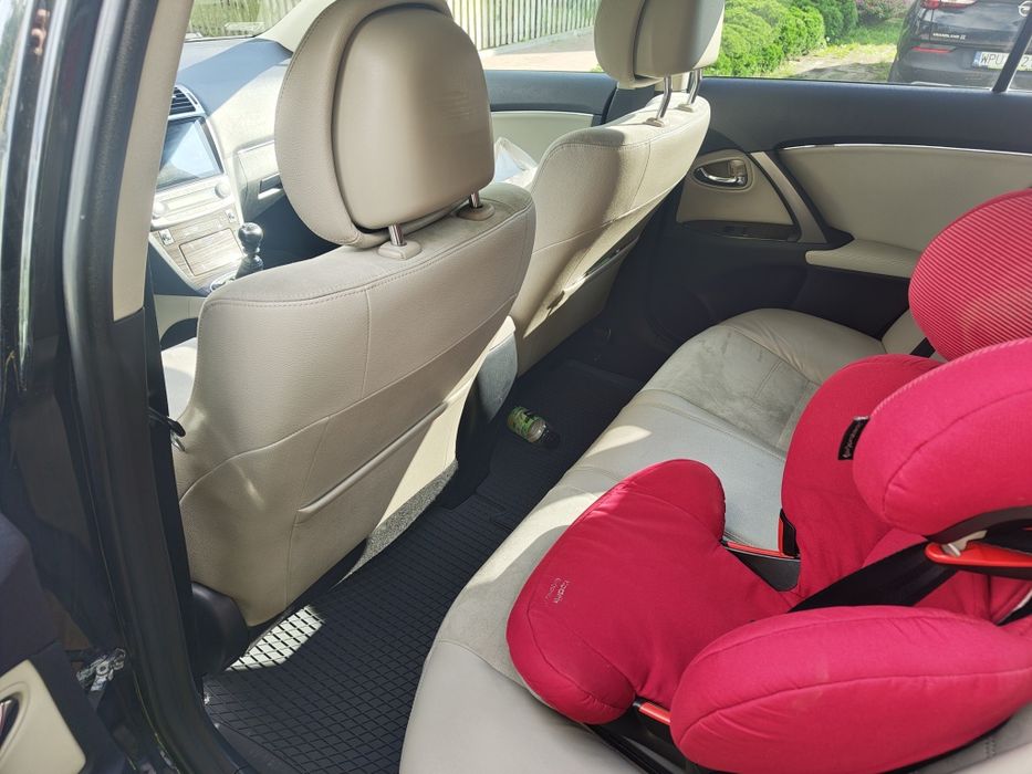 Toyota Avensis T27 2012 rok