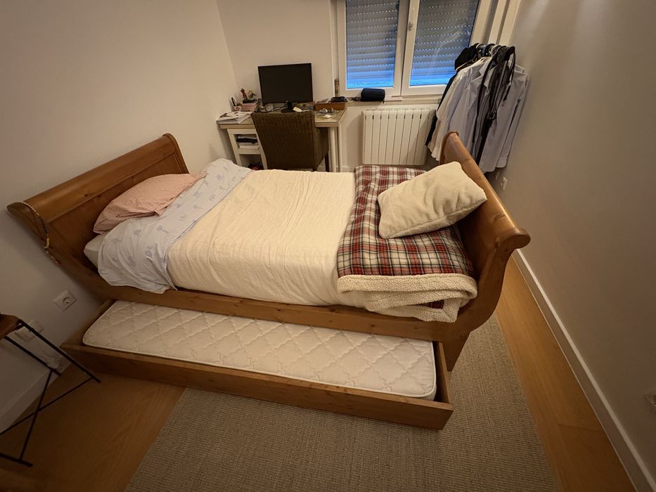 Cama em madeira solteiro