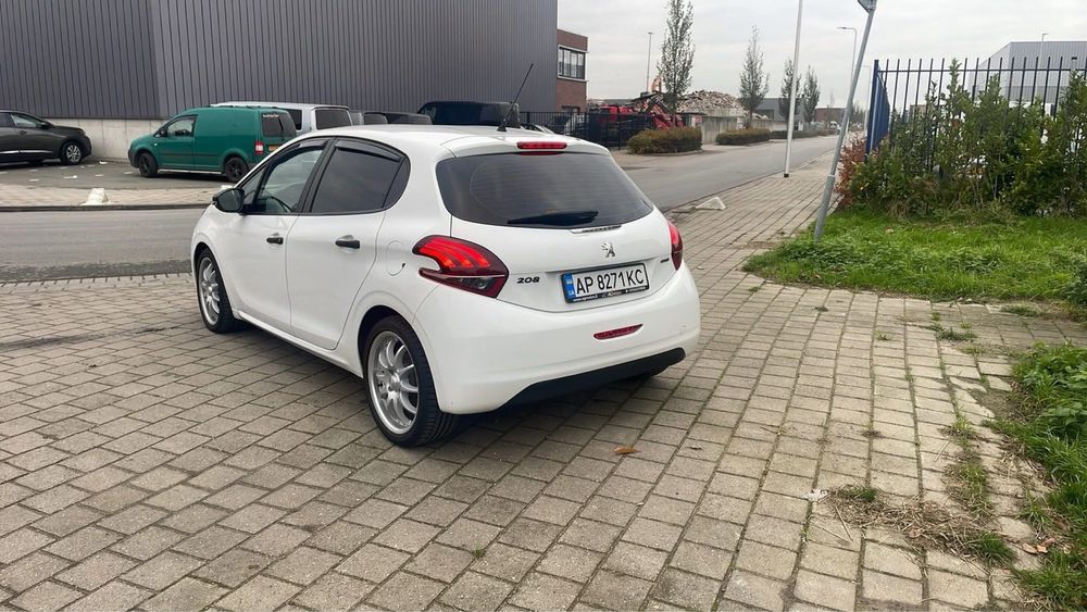 Peugeot 208 2015 рік 1.6 дизель