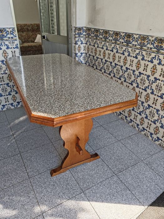 Mesa de cozinha em madeira