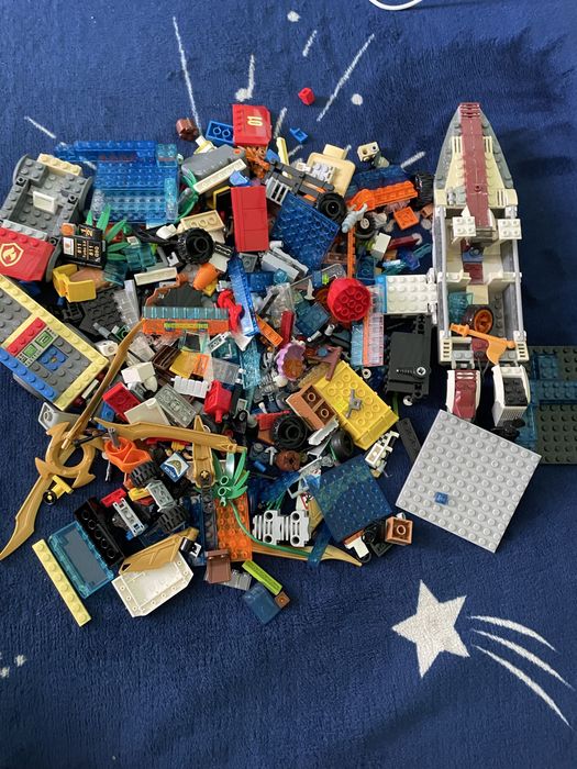 Продаю 1 кг оригінальних деталей LEGO.