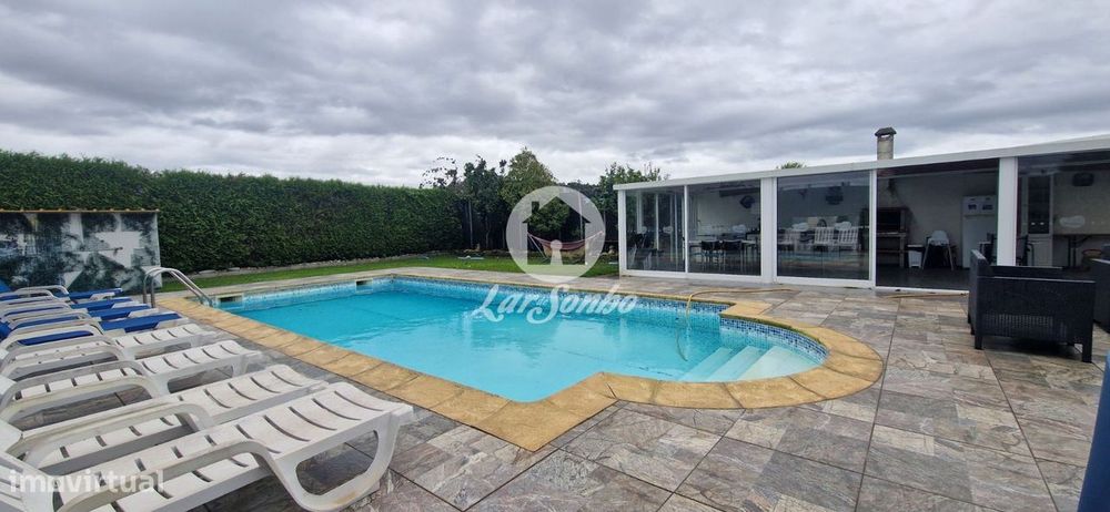 Moradia T4 c/piscina e espaço comercial em Rio Mau- Vila do Conde
