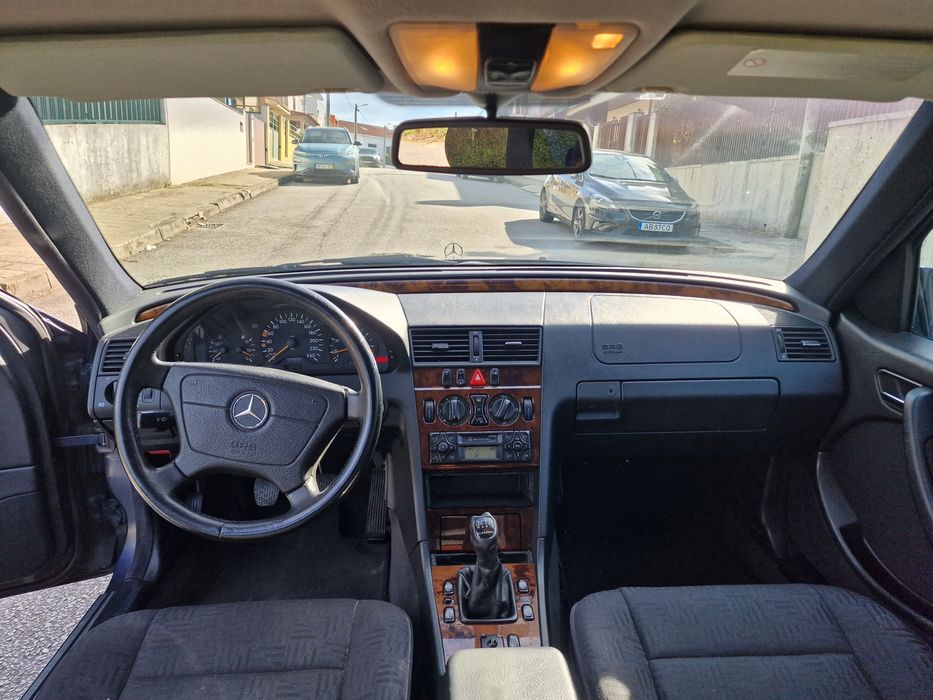 Mercedes-Benz C180 Gasolina | 2001 | Sempre assistida na Mercedes