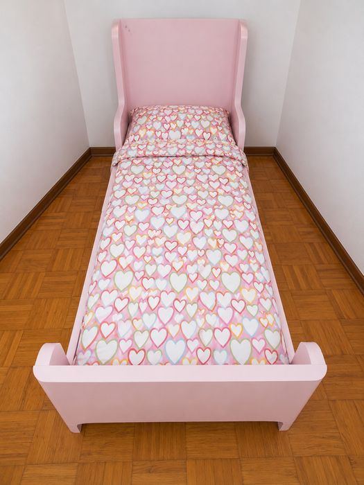 Cama IKEA BUSUNGE Rosa Extensível + Colchão IKEA Incluído