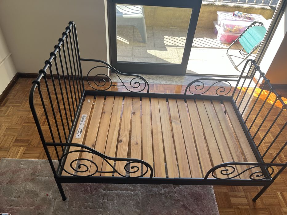 Cama IKEA MINNEN para crianças com colchão 80x200