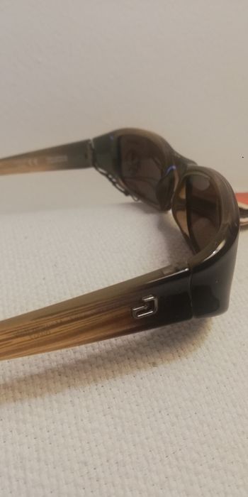 2 pares de oculos de sol novos