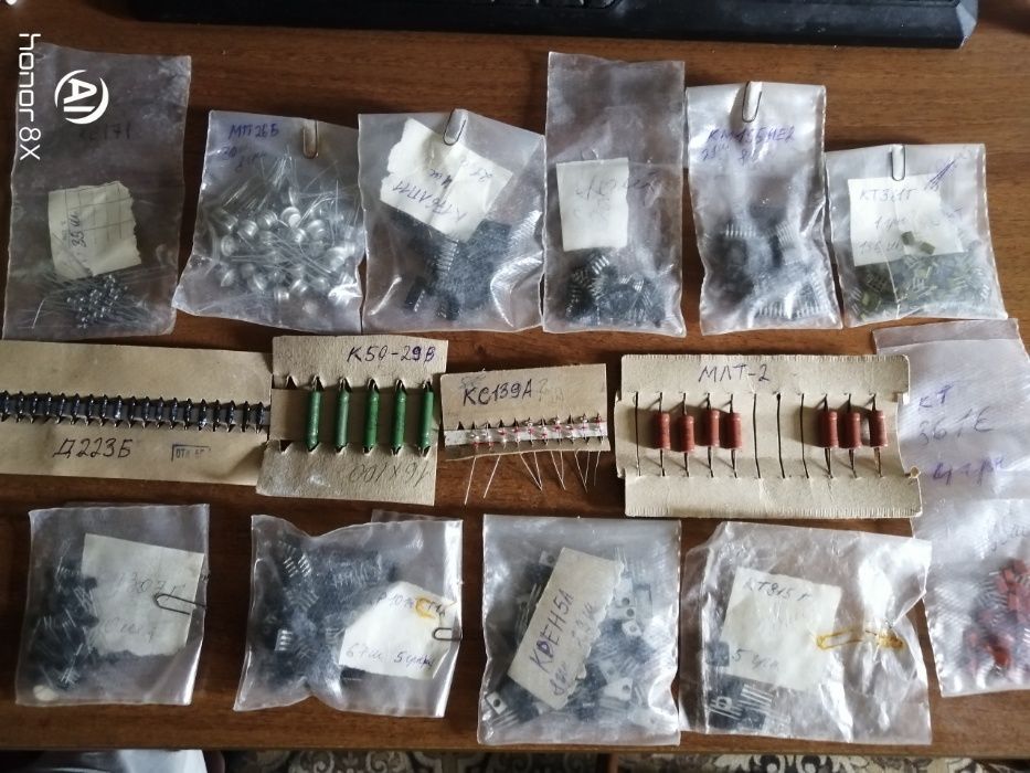 Транзістори, Стабілітрон, Конденсатори, Резістор, Мікросхеми