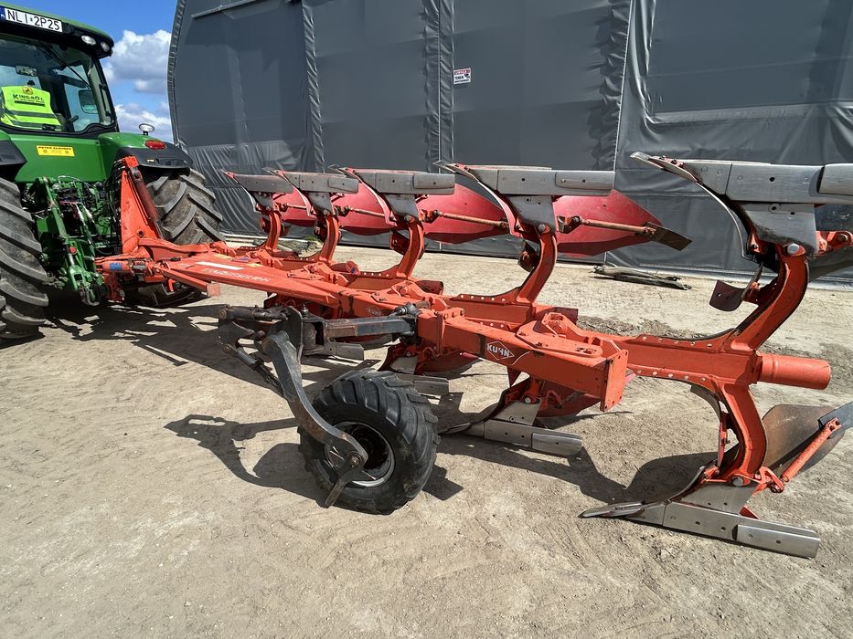 Plug obrotowy Kuhn Multi-Master 122, 5-skibowy (4+1).2012 rok