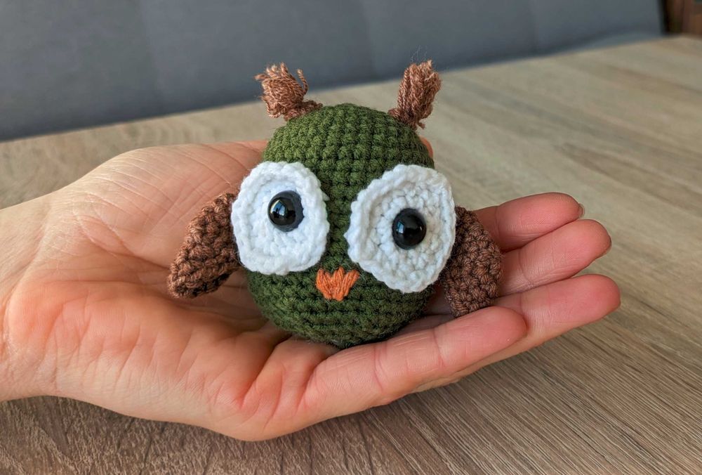 Ręcznie robiona maskotka – Sowa z włóczki/ breloczek