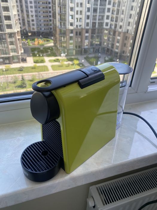 Капсульна кавоварка Nespresso Essenza Mini D30 Lime Green з Капучінато