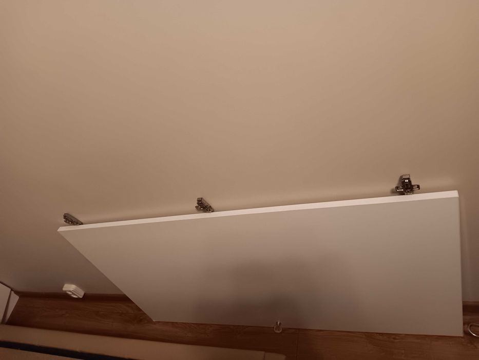 Szafa uzywana w przecietnym stanie