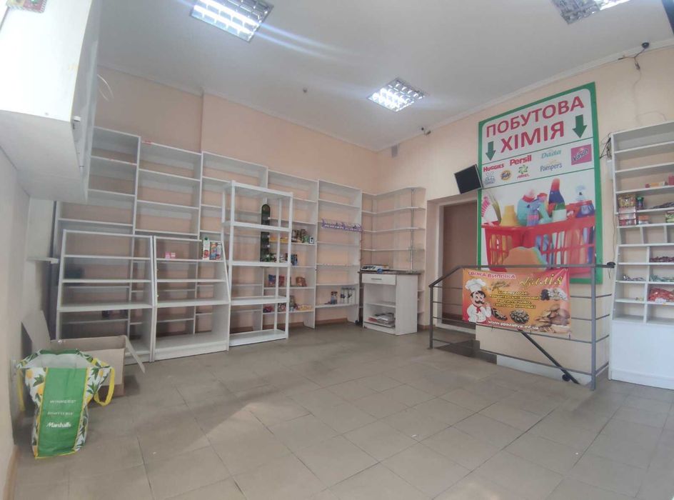 Продається комерційне приміщення по вул. Підзамче (біля заправки ОККО)