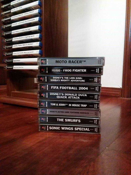 PS2 Games, PS1 Games + Guitar Hero Microphone + Game Shelf64750499882754123