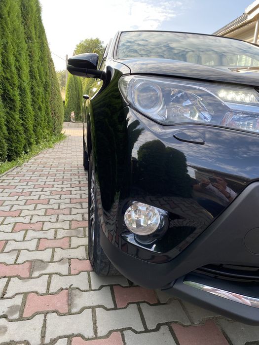 Toyota rav-4.