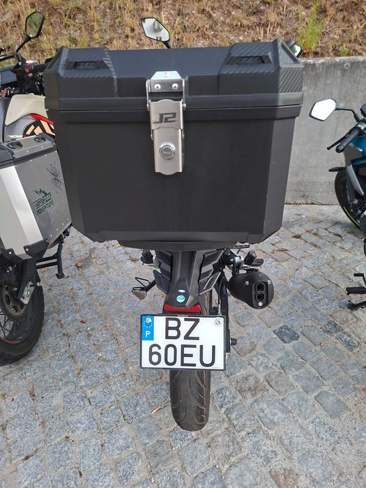 Mota semi nova, ainda com garantia de fabrica