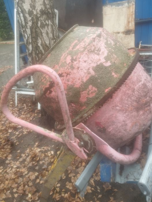 Бетономешалка, бетонозмішувач, корпус на фото